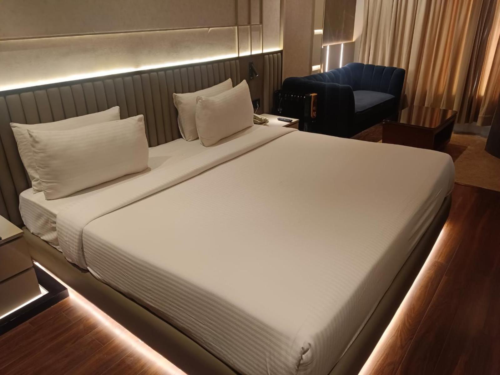 The Galgotias Hotel Gurugram Gurgaon Dış mekan fotoğraf