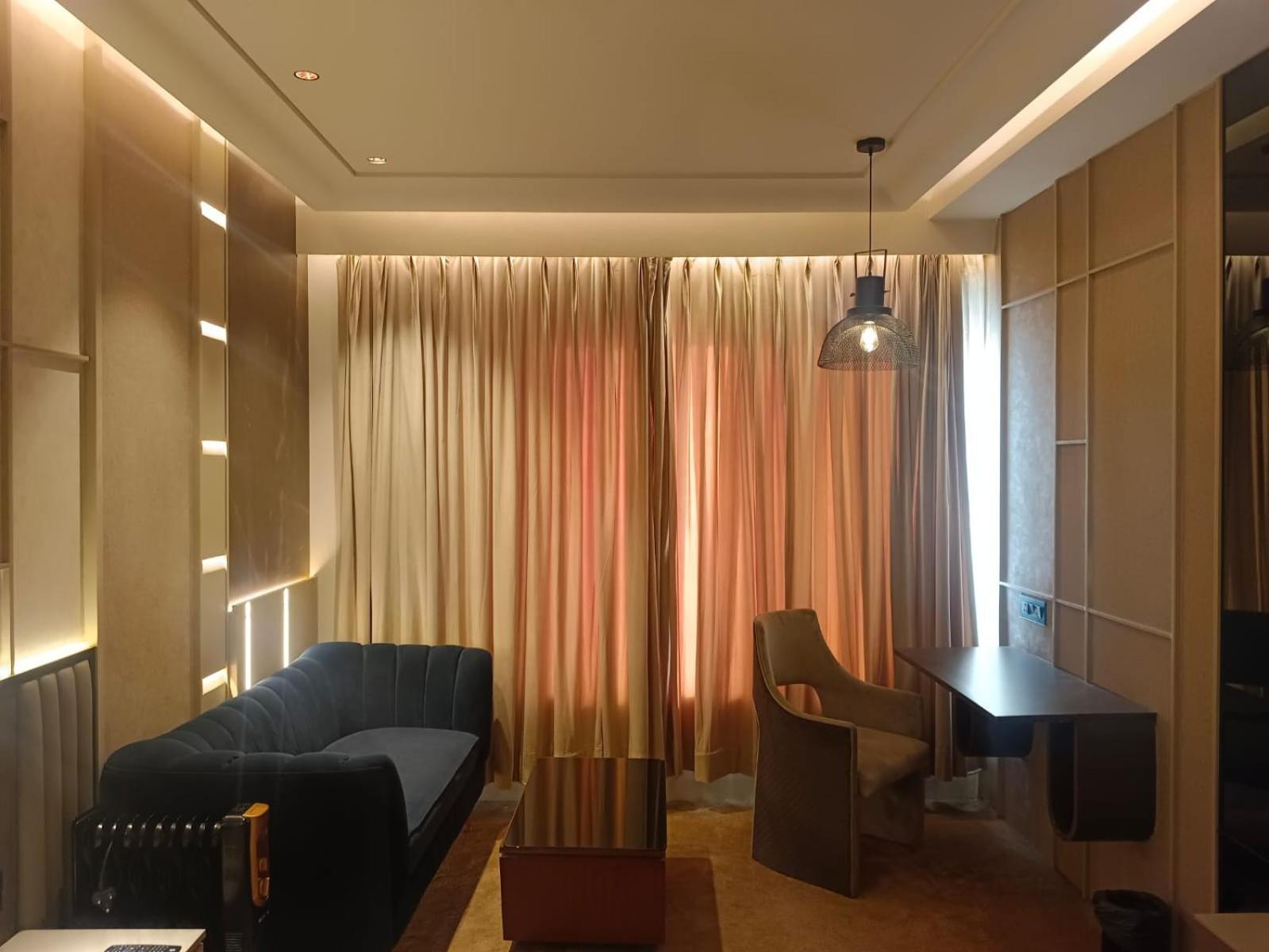 The Galgotias Hotel Gurugram Gurgaon Dış mekan fotoğraf