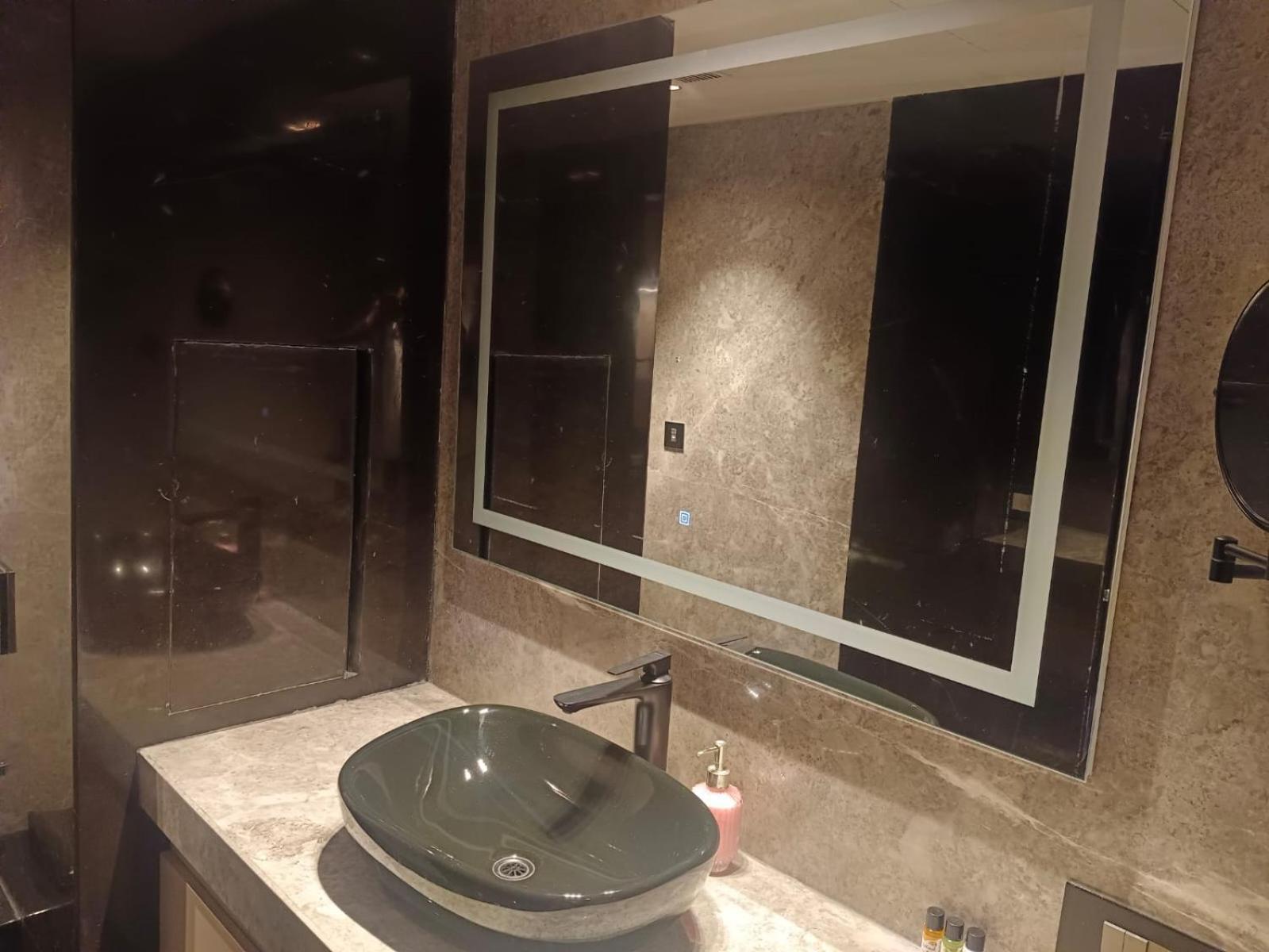 The Galgotias Hotel Gurugram Gurgaon Dış mekan fotoğraf