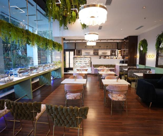 The Galgotias Hotel Gurugram Gurgaon Dış mekan fotoğraf